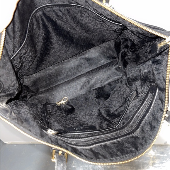 Micheal Kors bag - Picture 2 of 2